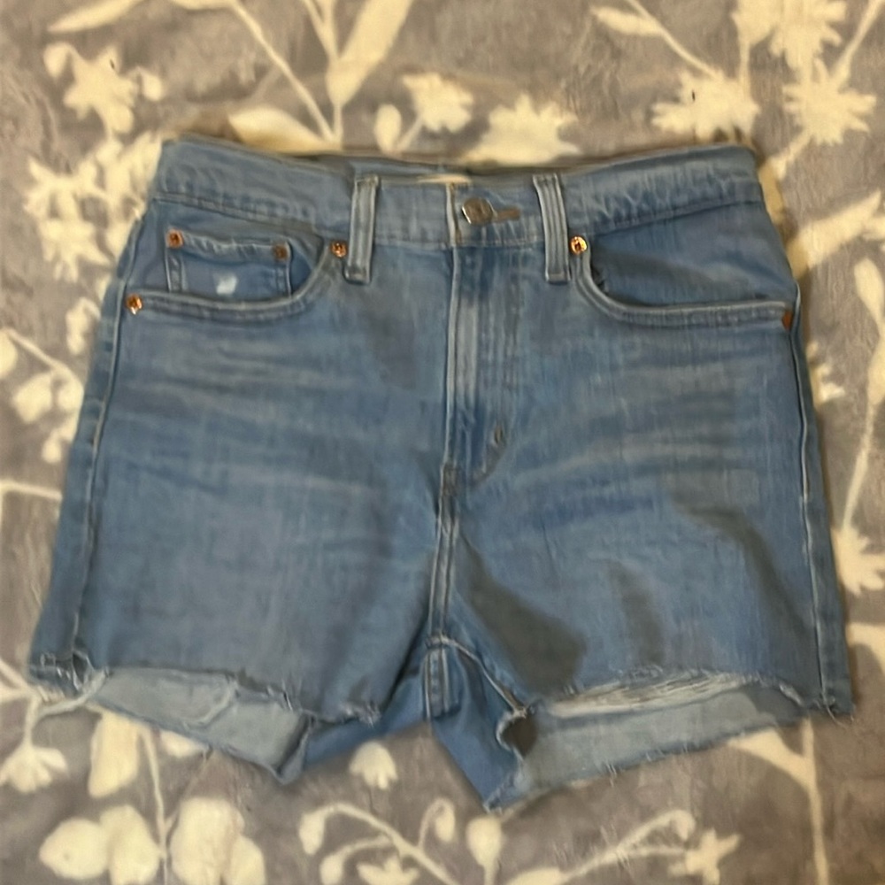 LEVIS High Rise Jean Shorts- distressed/raw hem Sz 27💚